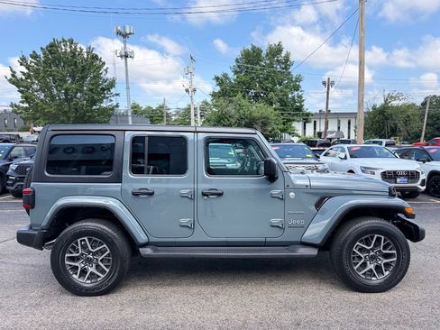 Used 2024 Jeep Wrangler Unlimited Sahara AWD/4WD image 10