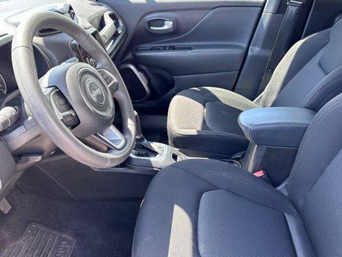 Used 2023 Jeep Renegade Latitude AWD/4WD image 8