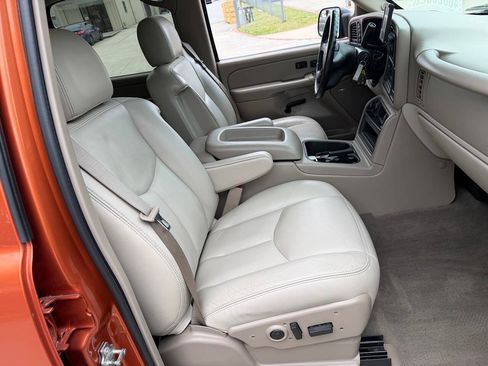 Used 2005 Chevrolet Avalanche 2500 w/ Preferred Equipment Group AWD/4WD image 8