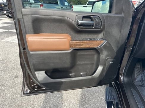 Used 2019 Chevrolet Silverado 1500 High Country w/ Technology Package image 11