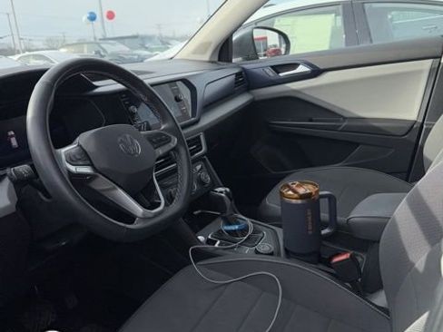 Used 2022 Volkswagen Taos SE image 4