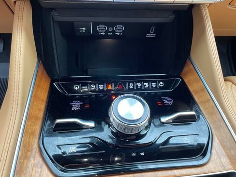 Certified 2025 Jeep Grand Wagoneer Series III AWD/4WD image 38