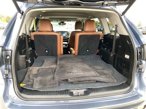 Used 2017 Toyota Highlander Limited w/ Carpet Mat Package FWD image 26