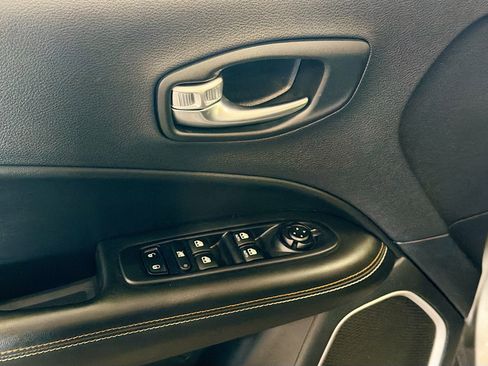 Used 2019 Jeep Compass Latitude w/ Popular Equipment Group AWD/4WD image 15