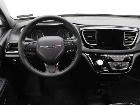 Used 2020 Chrysler Pacifica Touring-L w/ Advanced Safetytec Group image 13