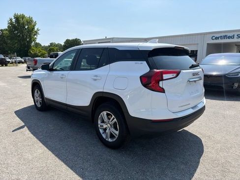 Used 2024 GMC Terrain SLE FWD image 3