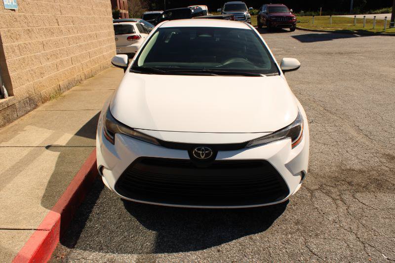 Used 2021 Toyota Camry LE FWD image 2