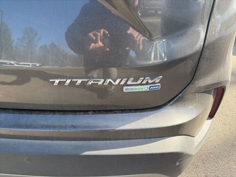 Used 2019 Ford Edge Titanium w/ Equipment Group 301A image 10