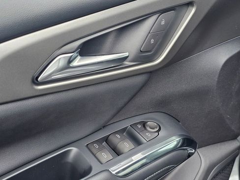 New 2025 Chevrolet Traverse LT image 32