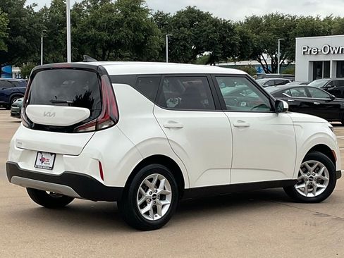 Used 2025 Kia Soul LX w/ LX Technology Package FWD image 4