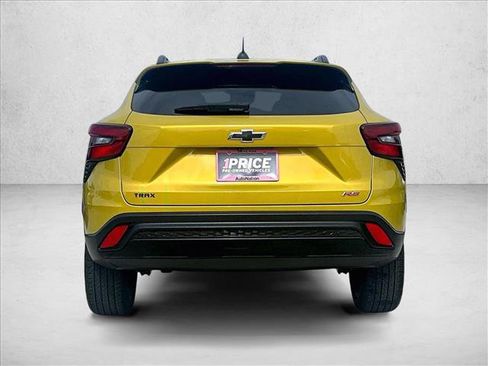 Used 2025 Chevrolet Trax RS FWD image 4