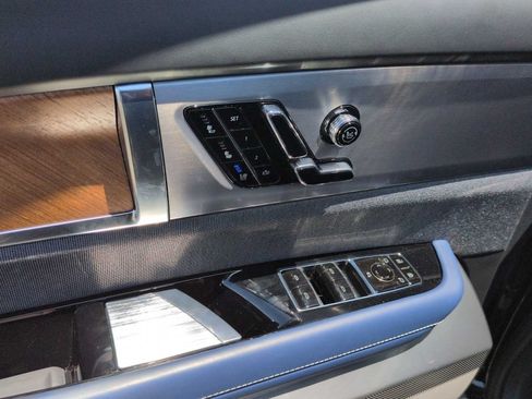 Used 2026 Cadillac Vistiq Premium Luxury AWD/4WD image 11