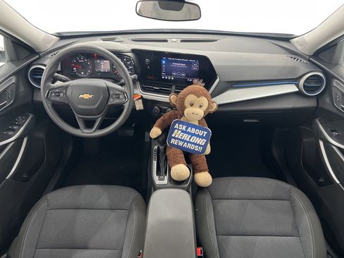 Used 2025 Chevrolet Trax LS image 17