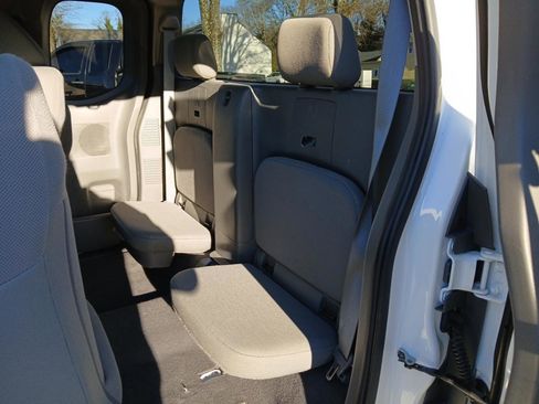 Used 2019 Nissan Frontier S image 12