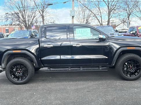 New 2025 GMC Canyon Denali w/ LPO, Denali Black Edition image 9