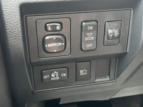 Used 2018 Toyota Tundra SR5 w/ TRD Off Road Package AWD/4WD image 22