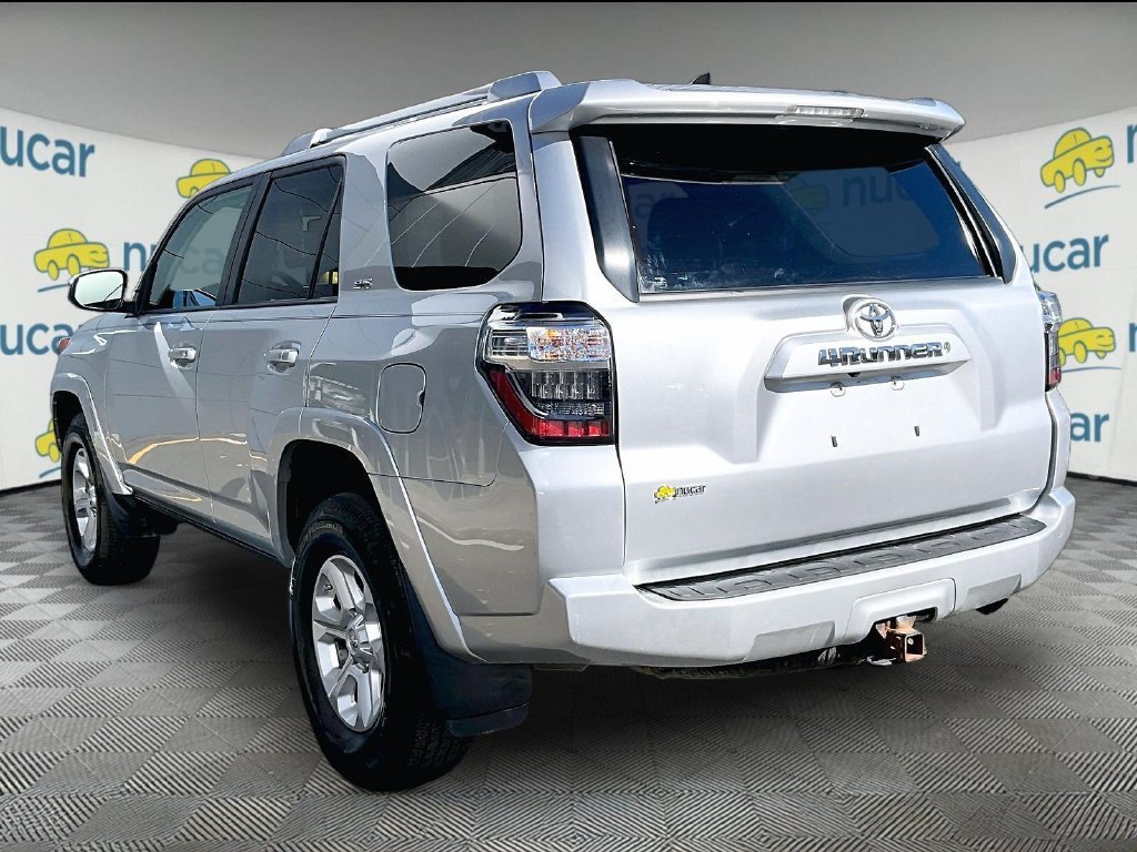 Used 2018 Toyota 4Runner SR5 AWD/4WD image 5