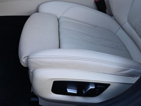 Certified 2022 BMW 530e w/ Premium Package image 34