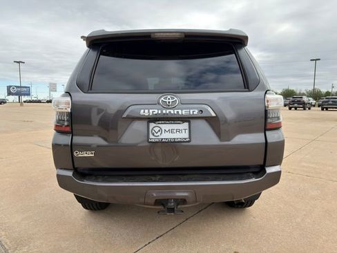 Used 2014 Toyota 4Runner SR5 Premium image 14
