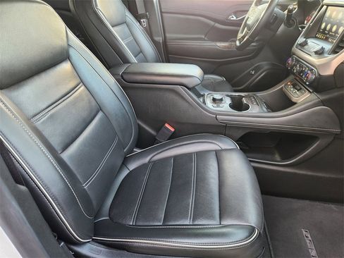 Used 2023 GMC Acadia Denali image 12