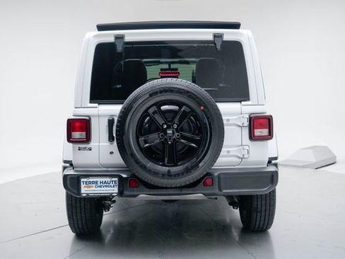 Used 2019 Jeep Wrangler Unlimited Sahara AWD/4WD image 5