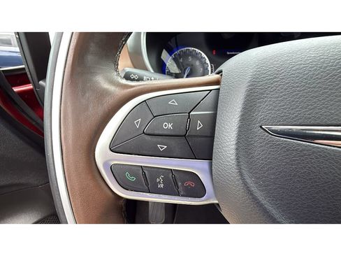 Used 2017 Chrysler Pacifica Limited w/ Advanced Safetytec Group FWD image 29