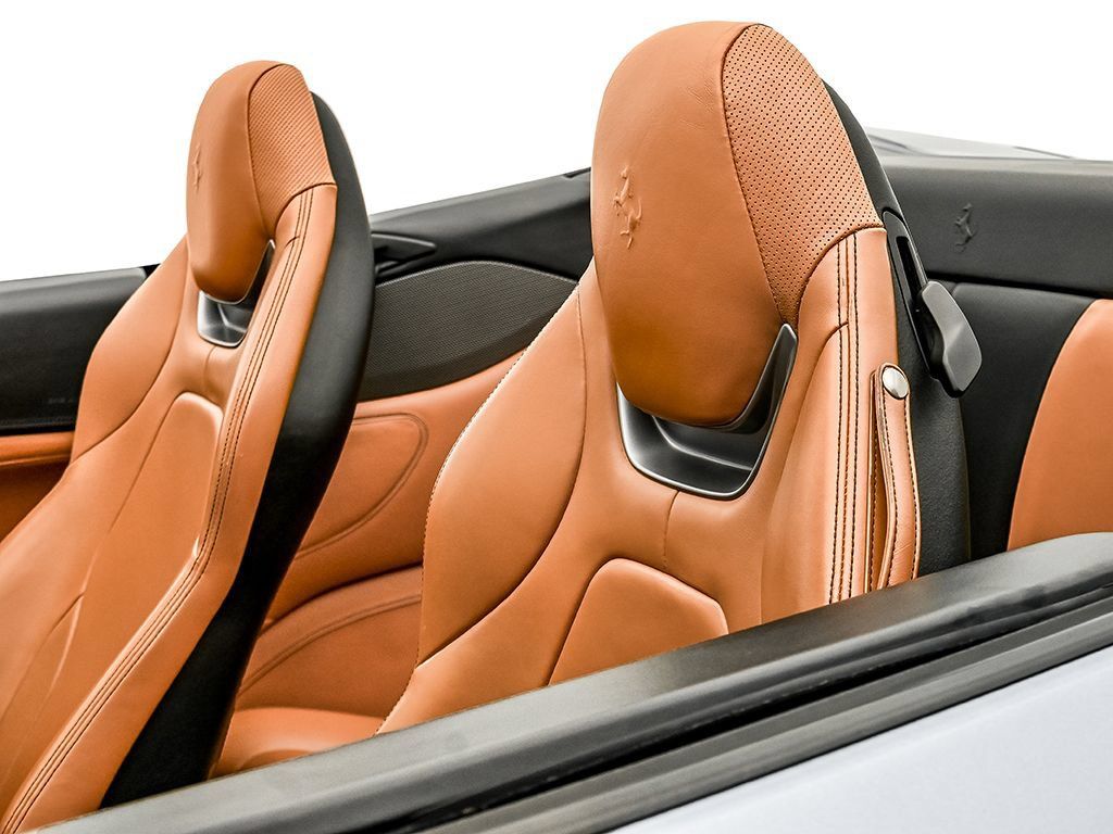 Certified 2019 Ferrari Portofino RWD image 15
