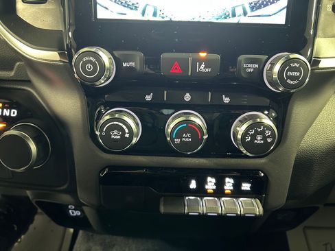 New 2026 RAM 1500 4x4 Crew Cab image 17