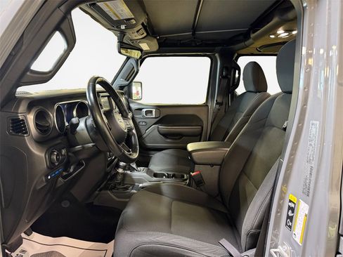 Used 2023 Jeep Wrangler Unlimited w/ Cold Weather Group image 12