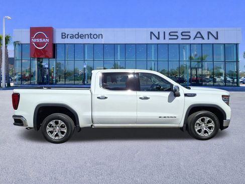 Used 2025 GMC Sierra 1500 SLT image 4