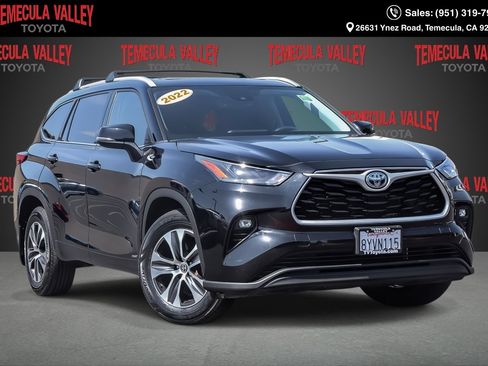 Used 2022 Toyota Highlander XLE AWD/4WD image 1