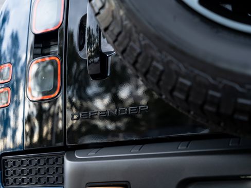 Used 2026 Land Rover Defender 110 OCTA image 16