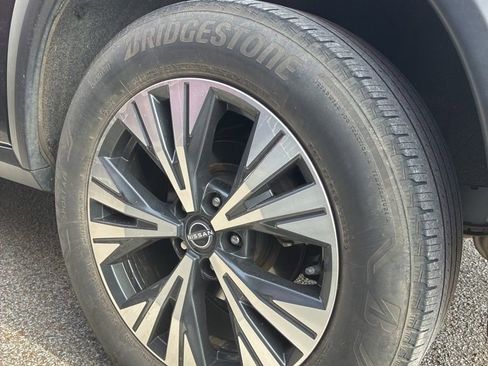 Used 2023 Nissan Rogue SV AWD/4WD image 10