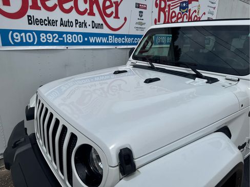 Used 2021 Jeep Wrangler Unlimited Sahara AWD/4WD image 11