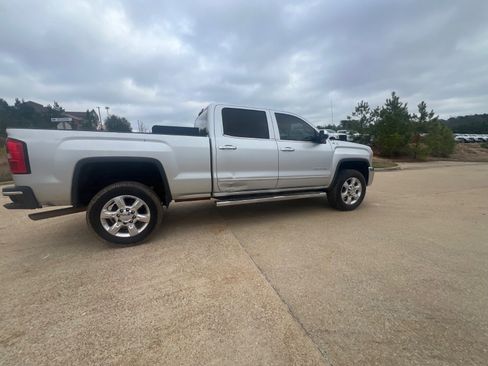 Used 2015 GMC Sierra 2500 SLT w/ Suspension Package, Off-Road image 10