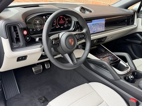 New 2026 Porsche Cayenne S image 4
