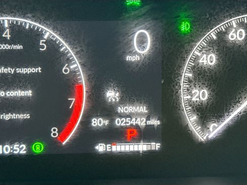 Used 2025 Honda Pilot EX-L image 11