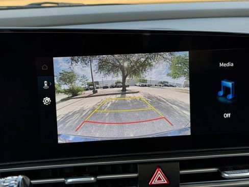 Used 2025 Hyundai Elantra SEL image 25