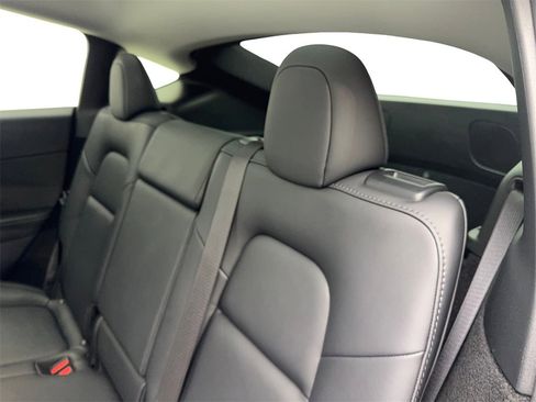 Used 2023 Tesla Model Y 2WD image 33