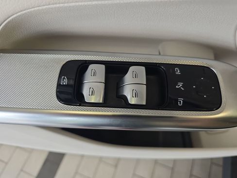 Used 2025 Mercedes-Benz GLC 300 image 28
