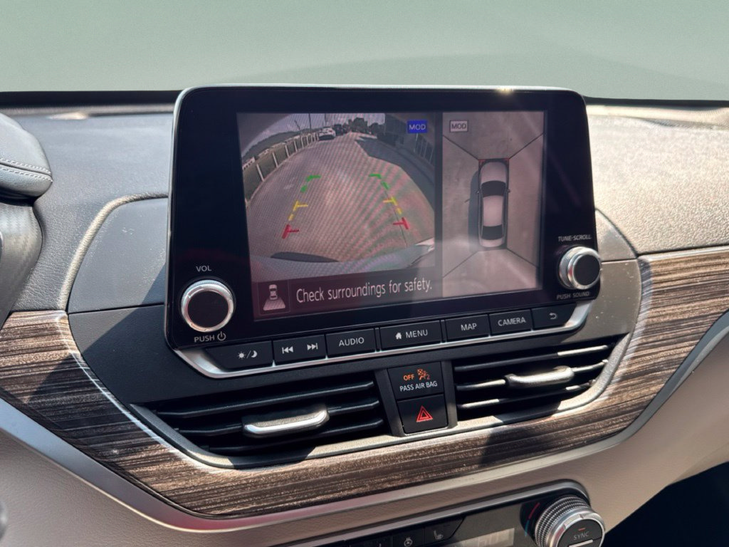 Used 2020 Nissan Altima 2.0 Platinum FWD image 17