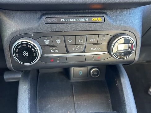 Used 2020 Ford Escape SE image 15