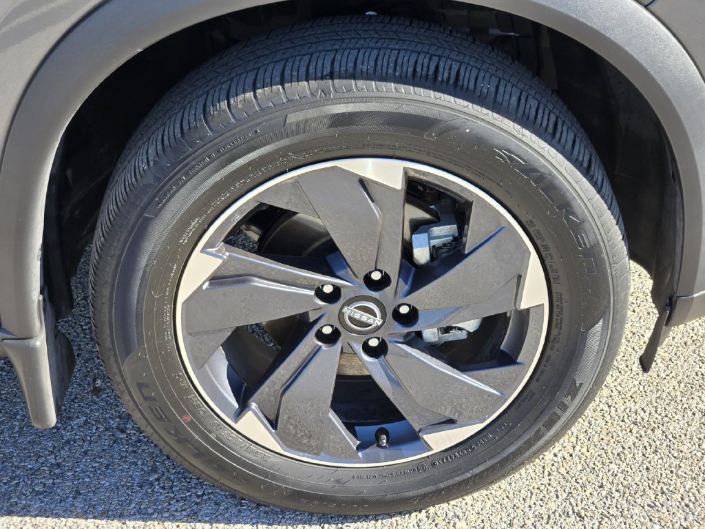 Certified 2024 Nissan Rogue SV FWD image 6