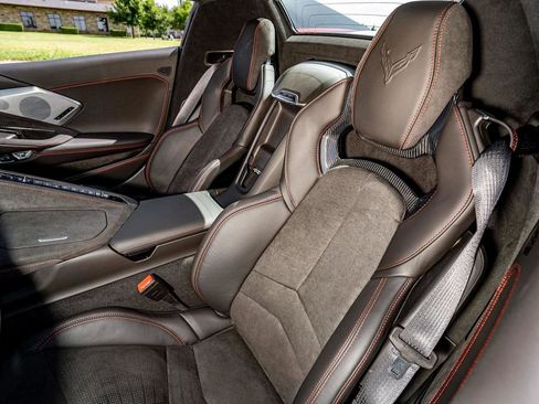 Used 2021 Chevrolet Corvette Stingray Premium Conv w/ Z51 Performance Package RWD image 5