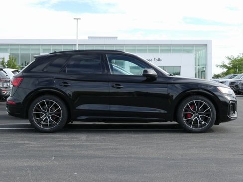 Used 2022 Audi SQ5 Prestige w/ Prestige Package image 2