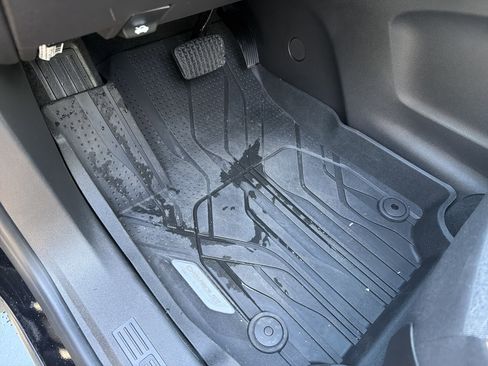 Used 2023 Chevrolet Equinox LT image 17