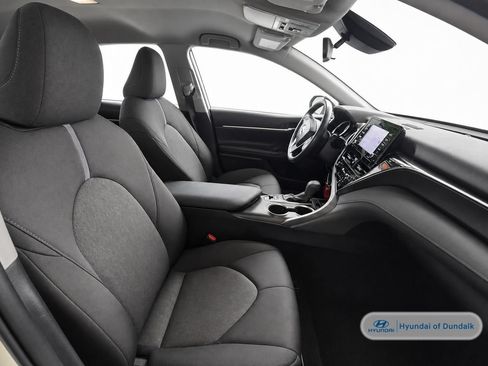 Used 2022 Toyota Camry LE FWD image 8