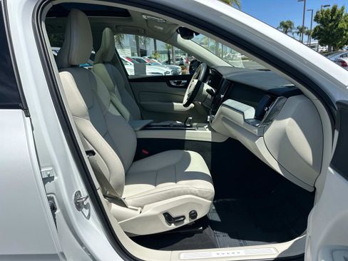 Certified 2025 Volvo XC60 T8 Plus w/ Protection Package Premier image 25