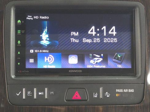 Used 2017 Chevrolet Traverse Premier image 25