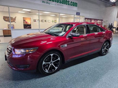 Used 2015 Ford Taurus Limited w/ Equipment Group 301A AWD/4WD image 2